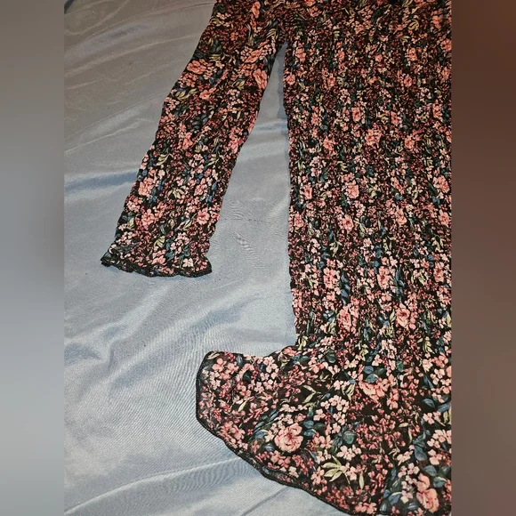 Forever21 Floral Dress Woman's Medium - Picture 5 of 6